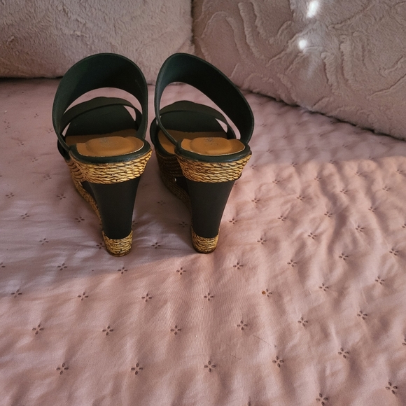 Shoes - Picture 2 of 3